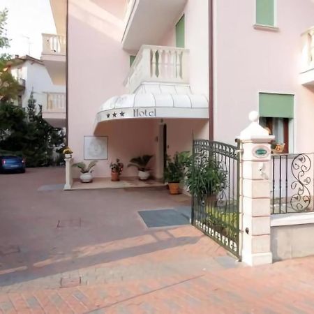 Nice Hotel Mestre Buitenkant foto
