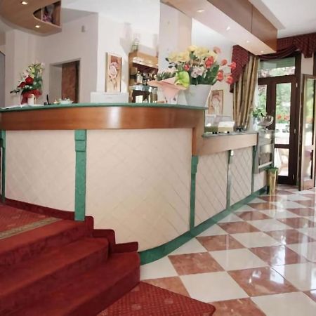 Nice Hotel Mestre Buitenkant foto
