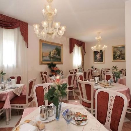 Nice Hotel Mestre Buitenkant foto
