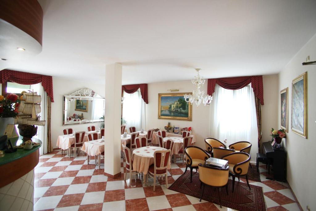 Nice Hotel Mestre Buitenkant foto