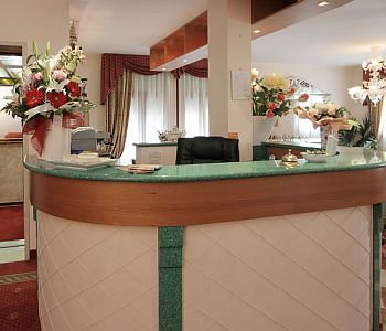 Nice Hotel Mestre Buitenkant foto