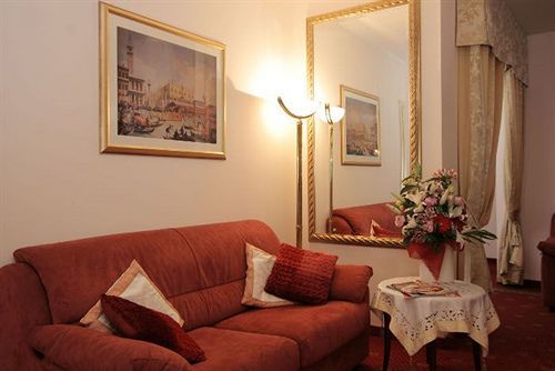 Nice Hotel Mestre Buitenkant foto