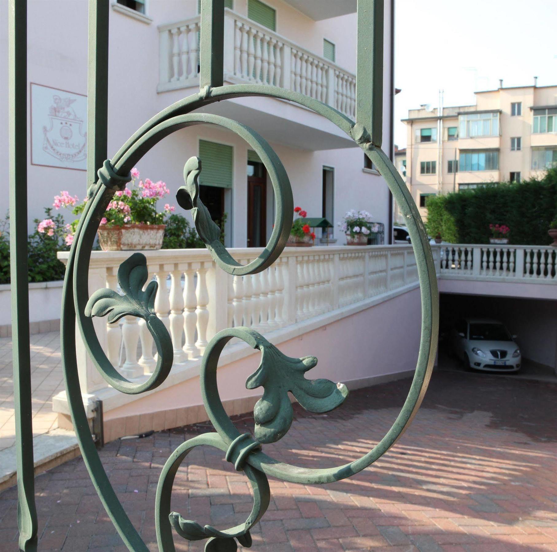 Nice Hotel Mestre Buitenkant foto
