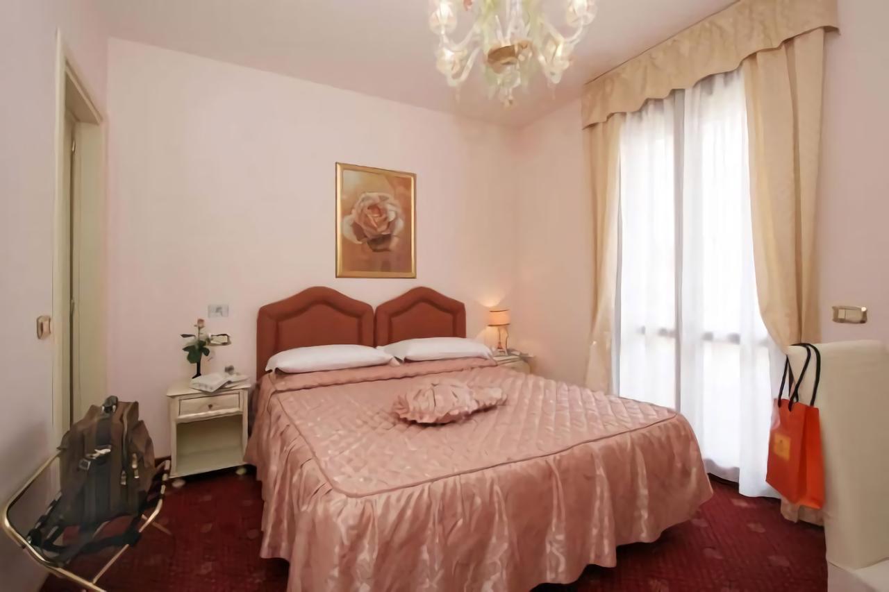 Nice Hotel Mestre Buitenkant foto